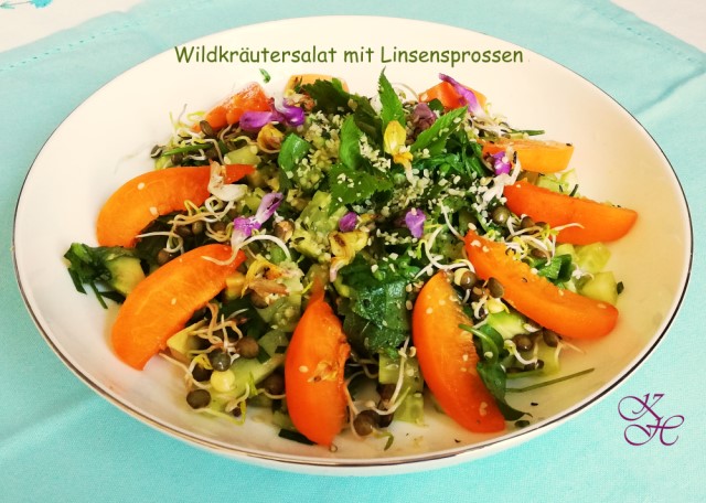 wildkrauetersalat mit linsensprossen